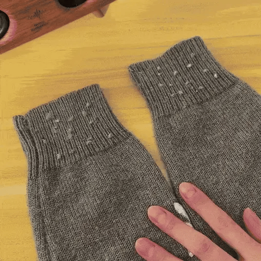 Appareil électrique pour enlever les peluches des vêtements